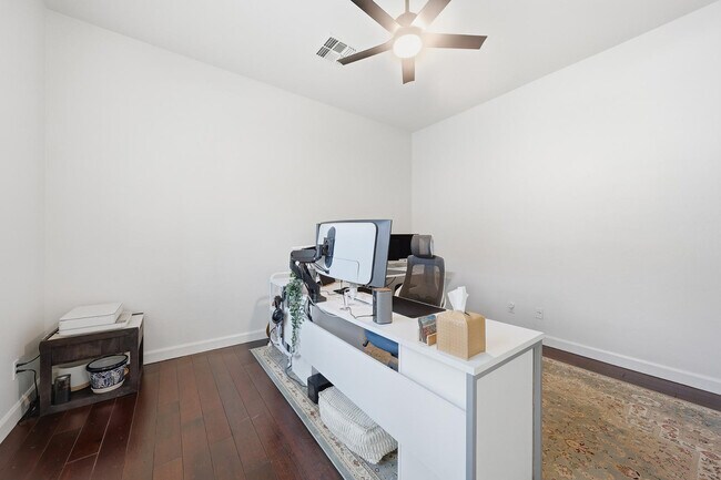 Building Photo - 6570 S Bogle Ave