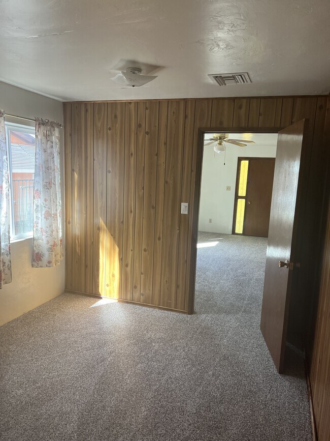 Building Photo - 2718 E 18th St