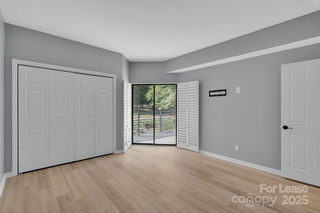 Building Photo - 224 N Poplar St