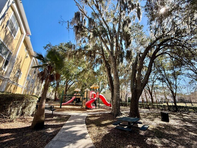 Building Photo - Immaculately updated 3/2.5 Three-Story Maitland Condo in Visconti!