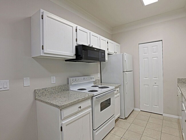 Building Photo - Royal Greens 11480-102