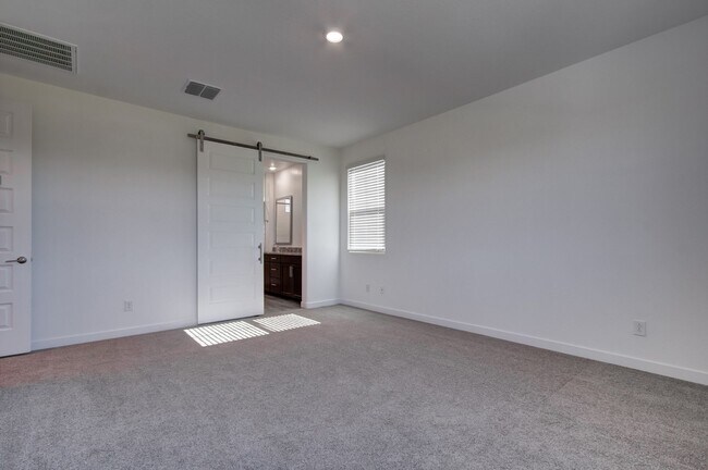 Building Photo - 1087 E Chapman Dr
