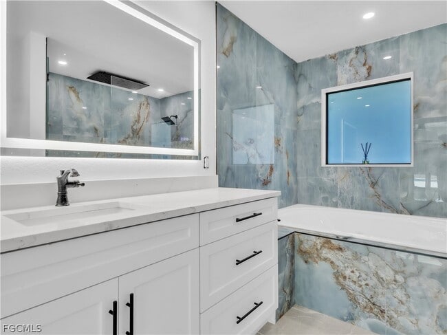 Building Photo - 2836 NW 5th St