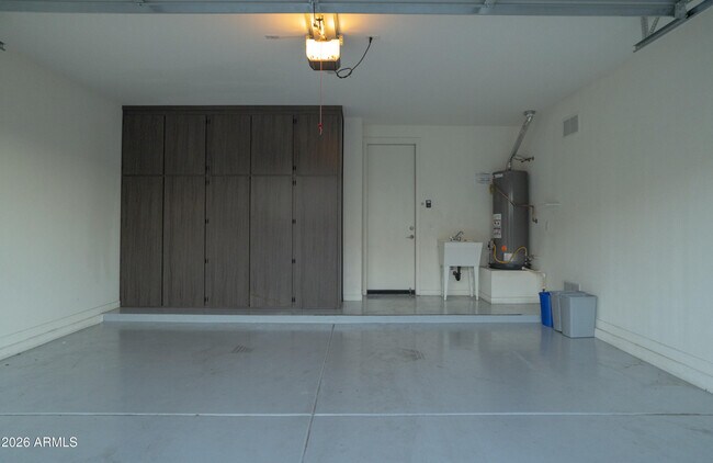 Building Photo - 6018 W Hartford Ct