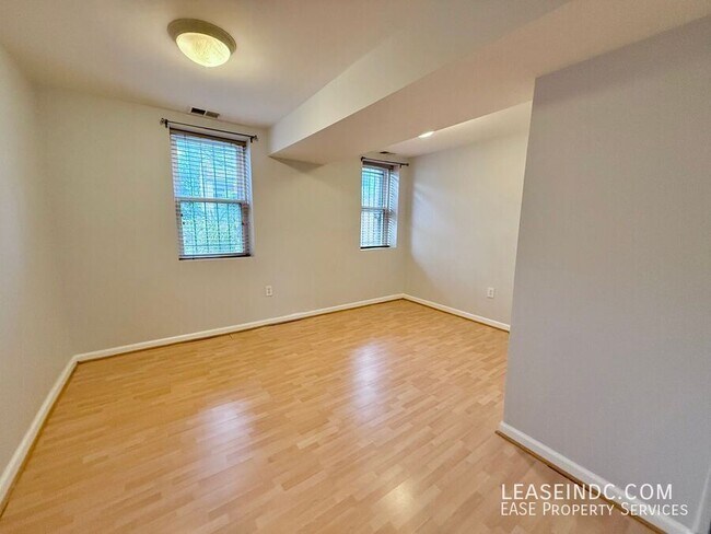 Building Photo - 1020 Fairmont St NW