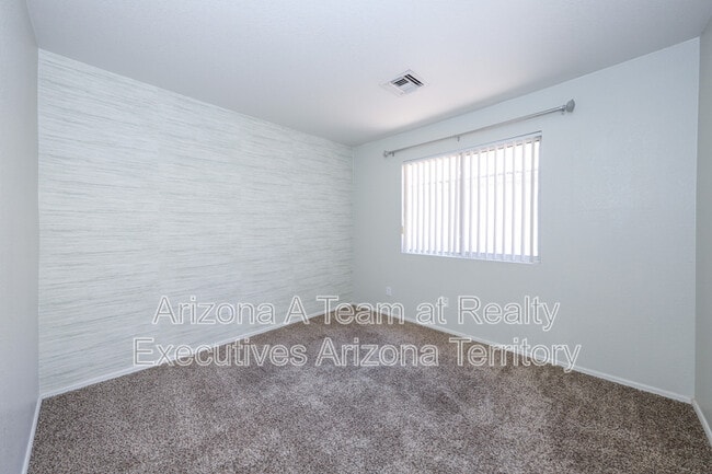 Building Photo - 8070 N Wild Aster Way