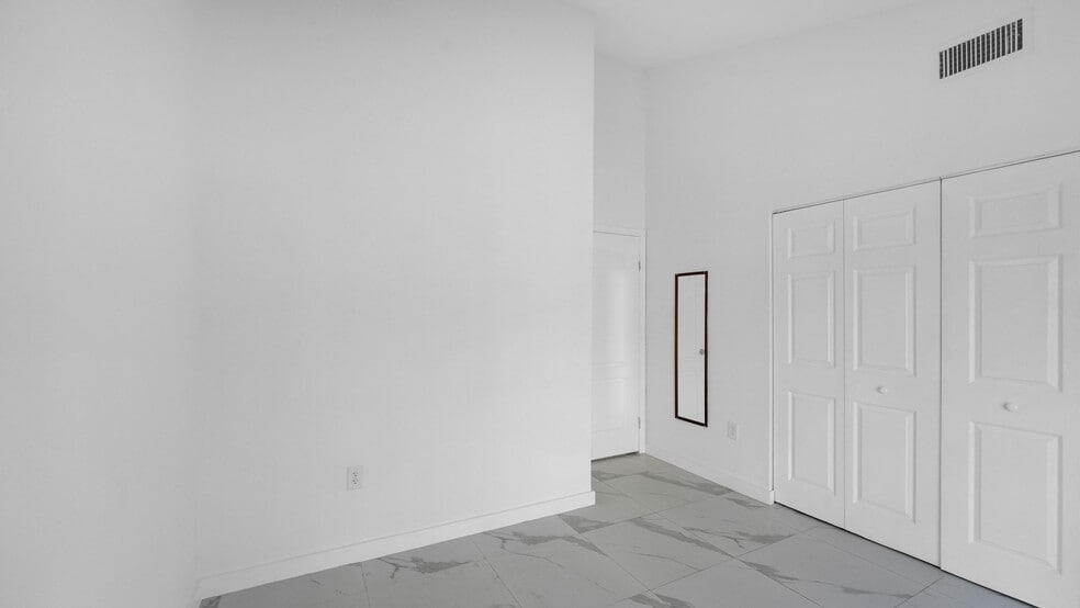 Building Photo - 1917 SW 107th Ave