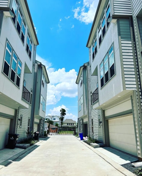 Building Photo - 5823 Fairdale Ln