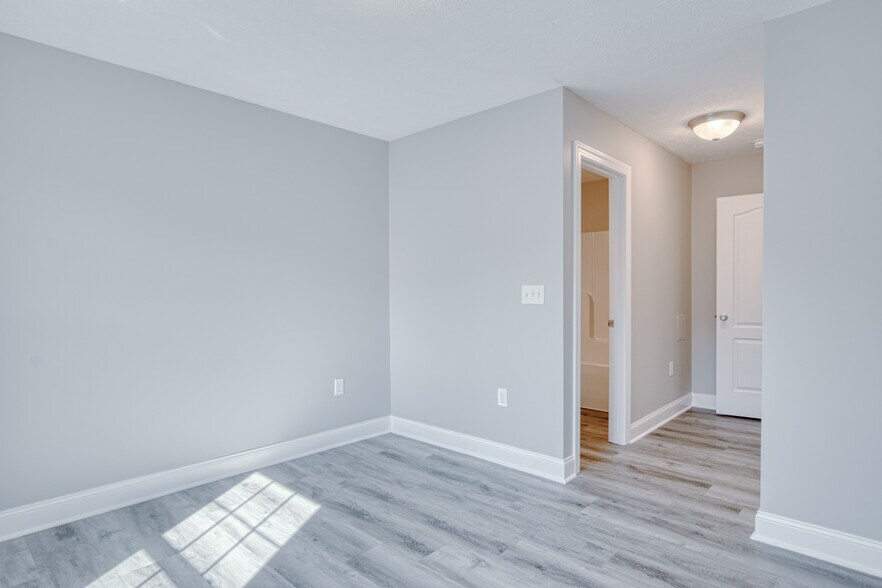 Building Photo - 220 Twisted Oak Dr NW