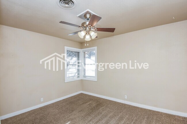 Building Photo - 7105 Robinhood Ln