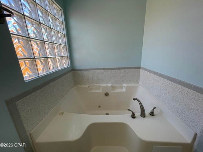 Building Photo - 140 Treasure Palm Dr