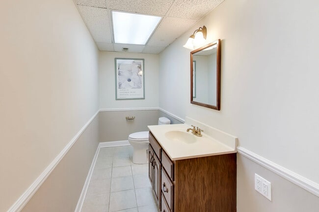 Building Photo - 931 Coventry Dr