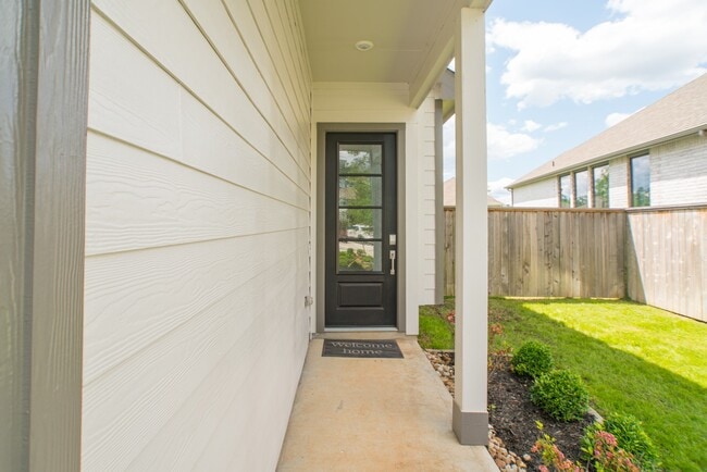 Building Photo - 438 Lake Day Dr