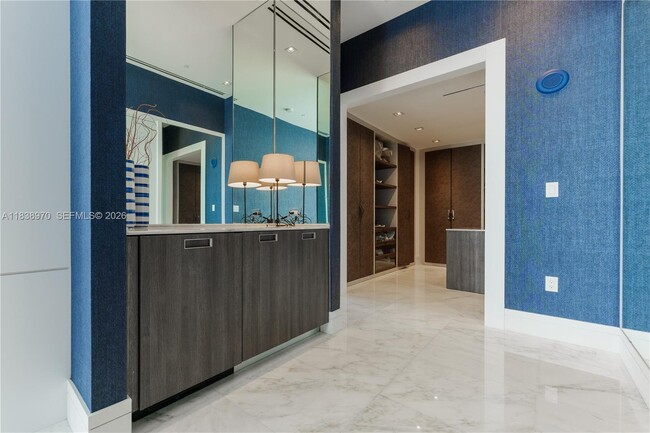 Building Photo - 17141 Collins Ave