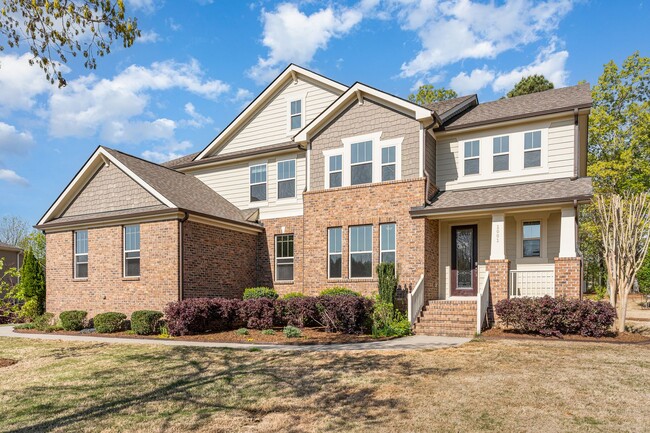 Building Photo - Gorgeous 5 Bedroom Home with First Floor I...