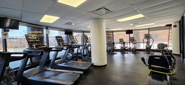 Building Photo - 5415 N Sheridan Rd