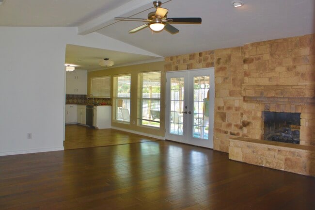 Building Photo - 2120 Mountainview Dr