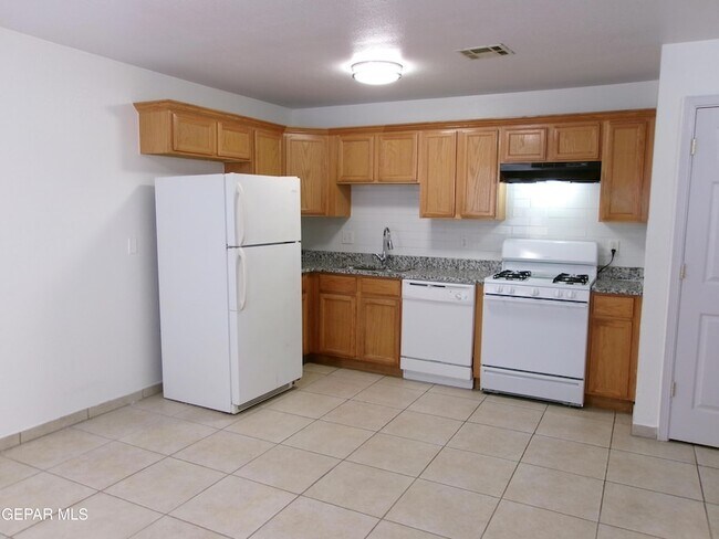 Building Photo - 303 McClintock Dr