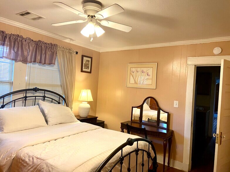 2nd Bedroom - 1028 Cherokee St