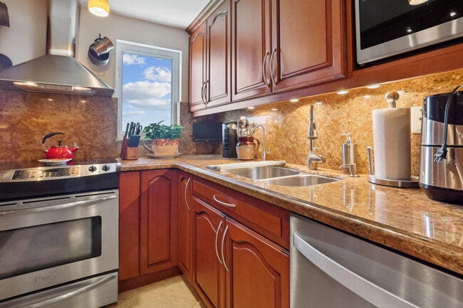 Building Photo - 3301 S Ocean Blvd