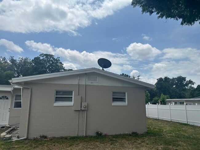 Building Photo - 7207 Harwick Dr