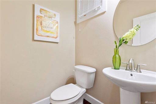 Building Photo - PENDING APPLICATION Spacious Spirit Ridge ...