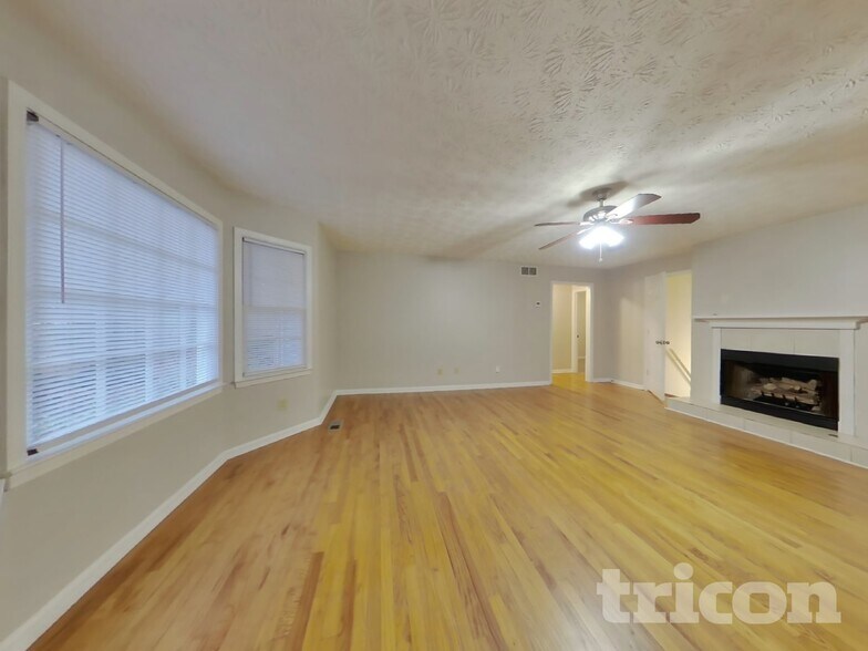 Building Photo - 15 Gregory Ln