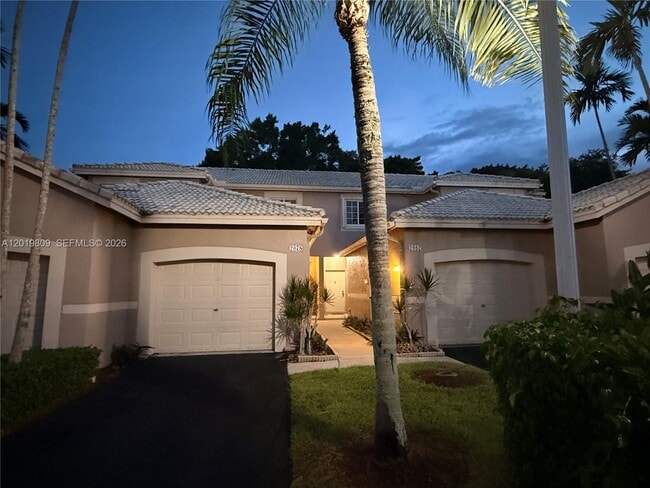 Building Photo - 2078 Madeira Dr