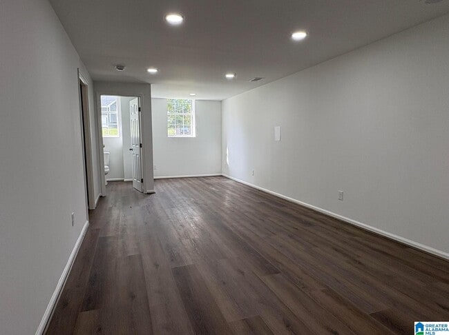 Building Photo - 111 Loyola Cir