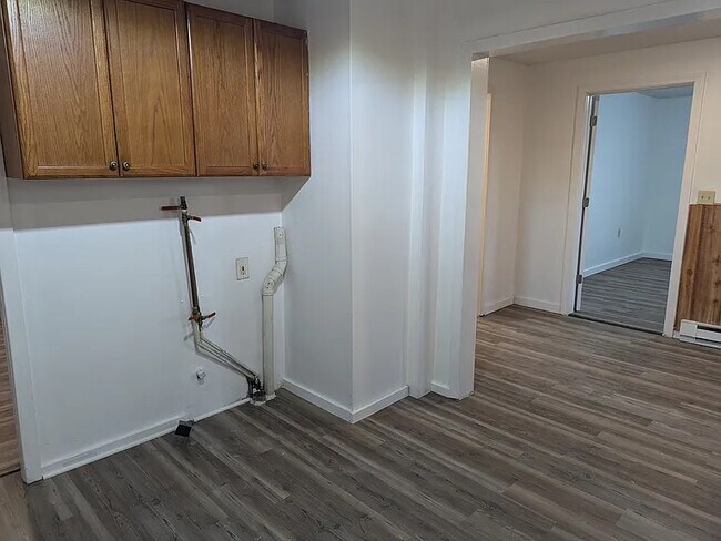 Building Photo - 6th St