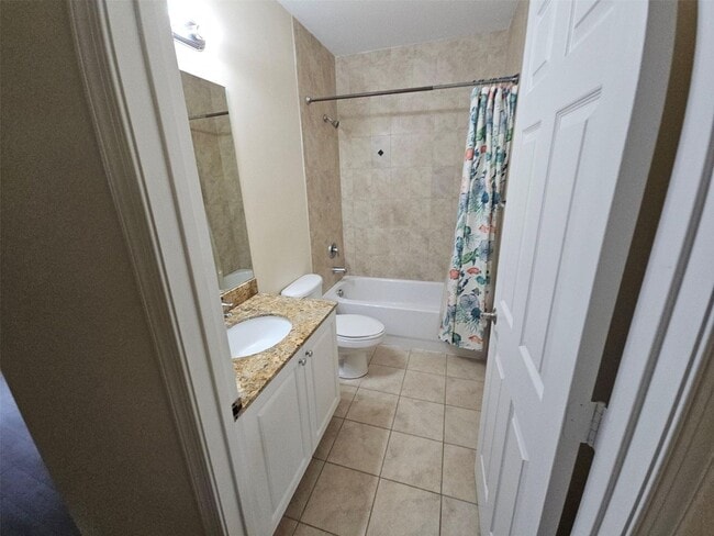 Building Photo - 6185 Laurel Ln