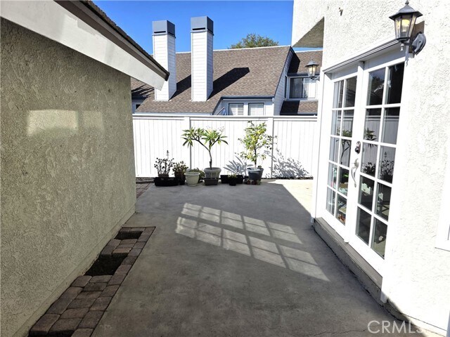 Building Photo - 388 Fallingstar