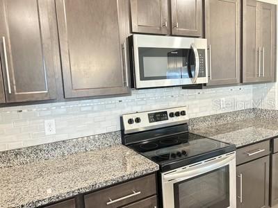 Building Photo - 4965 NE 14th Pl