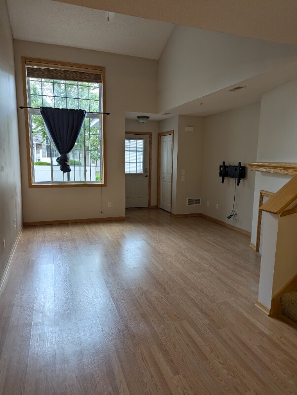 Building Photo - 361 Ojibway Path