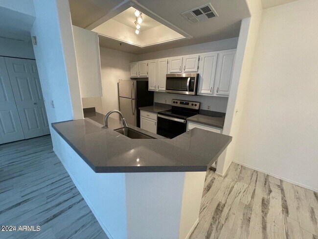 Building Photo - 11375 E Sahuaro Dr
