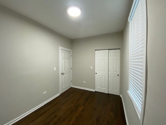 Building Photo - Newly Renovated Modern 3- Bedroom Apartment