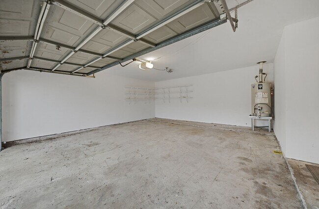 Building Photo - 16611 Ben Ledi Dr