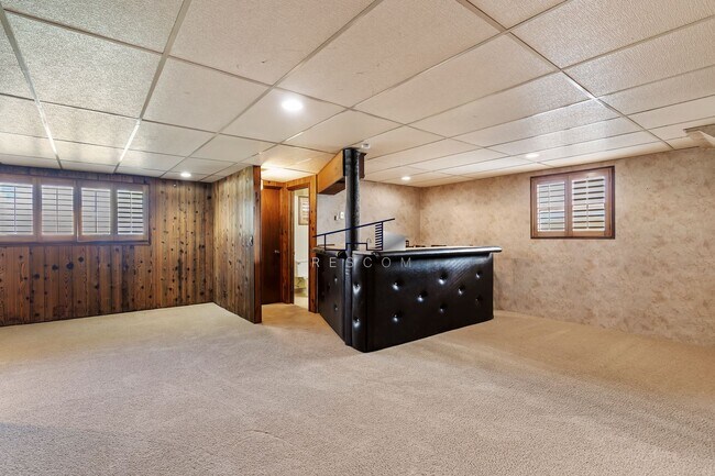 Building Photo - Quincy Duplex