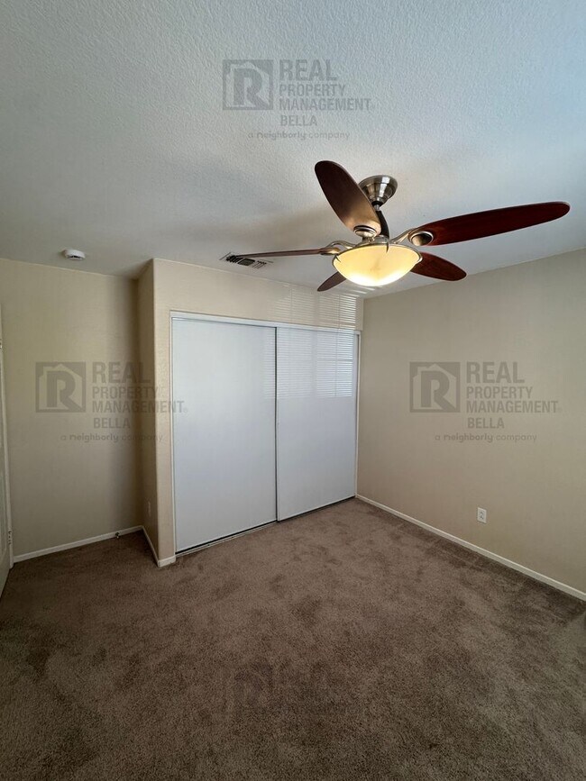 Building Photo - Spacious & Stylish 5-Bed, 3-Bath Home in Prime Murrieta Location