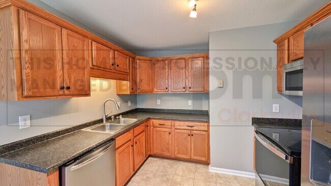Building Photo - 1121 Gunpoint Dr