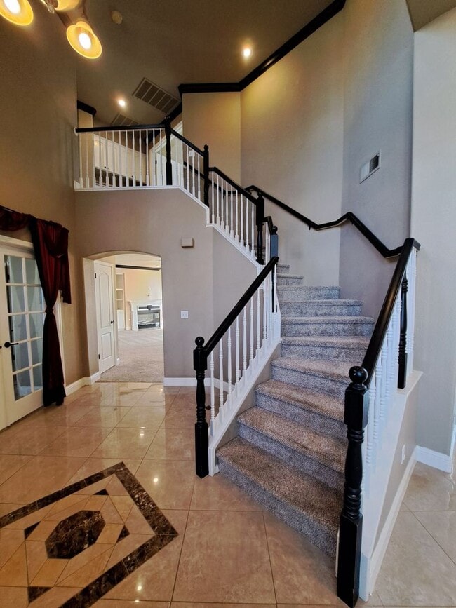 Building Photo - PRICE REDUCE TO $3450 & MOVE IN SPECIAL $450 OFF THE 1ST MONTH'S RENT – Spacious 5-Bedroom Fresno...