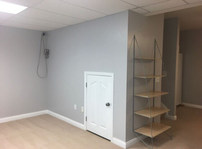 Building Photo - 100 Twin Lakes Dr