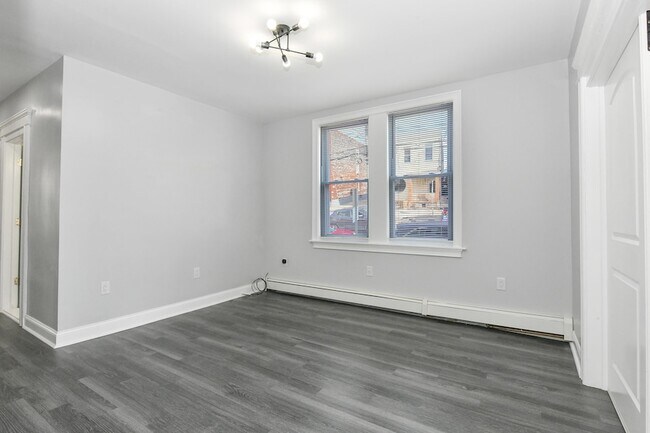 Building Photo - 540 61st St