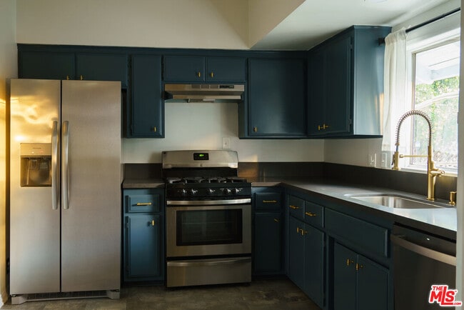 Building Photo - 3210 Manitou Ave