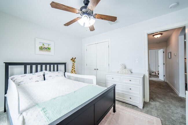 Building Photo - 3960 W Mountain View Dr