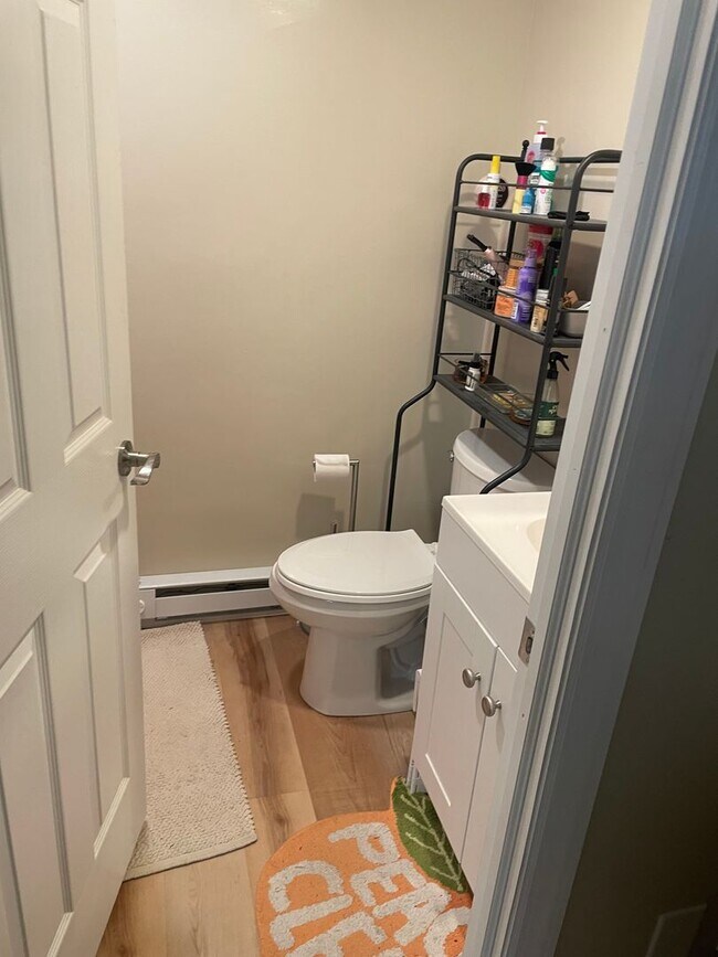 Building Photo - Renovated University Gateway 2 Bed 2 Bath!