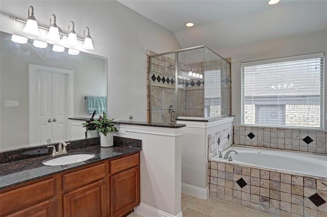 Building Photo - 6010 La Vista Dr