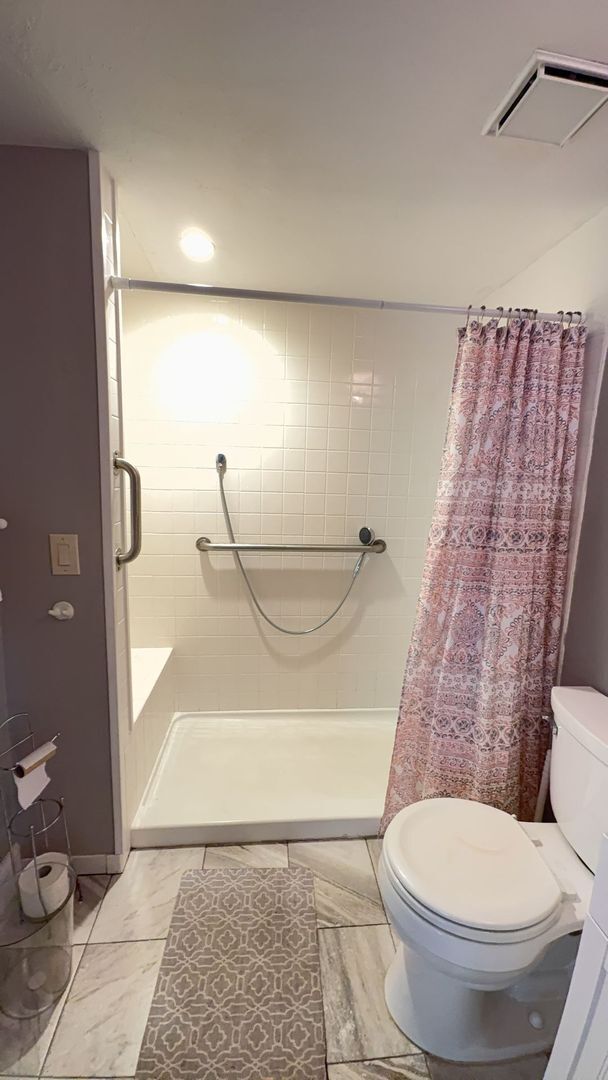 Building Photo - Fully Furnished One Bedroom Long Term Beac...