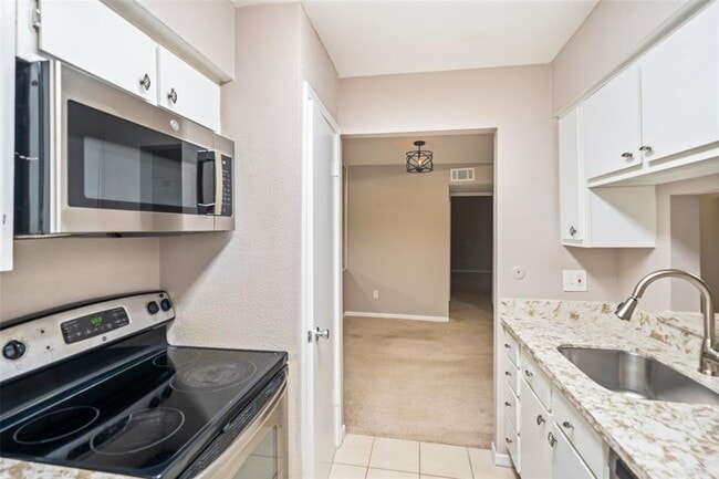 Building Photo - 5711 Sugar Hill Dr