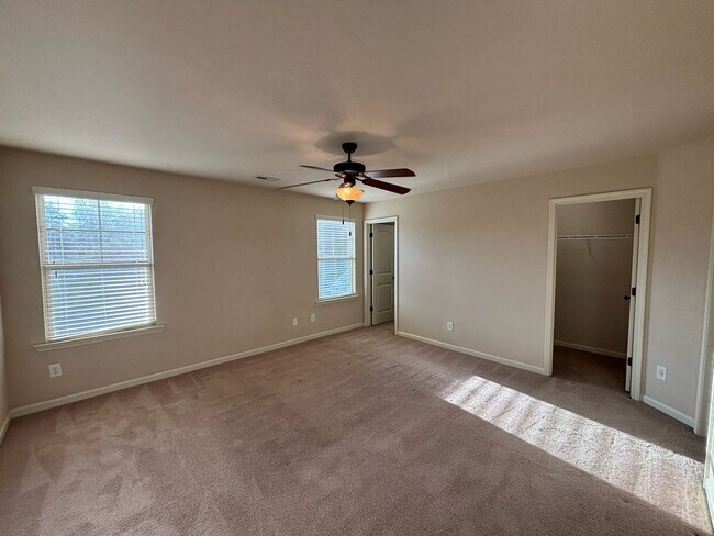 Building Photo - 1322 Ingersoll Dr